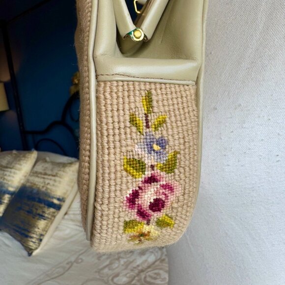 Vintage 50s Needlepoint Floral Tapestry Handbag - Picture 5 of 13